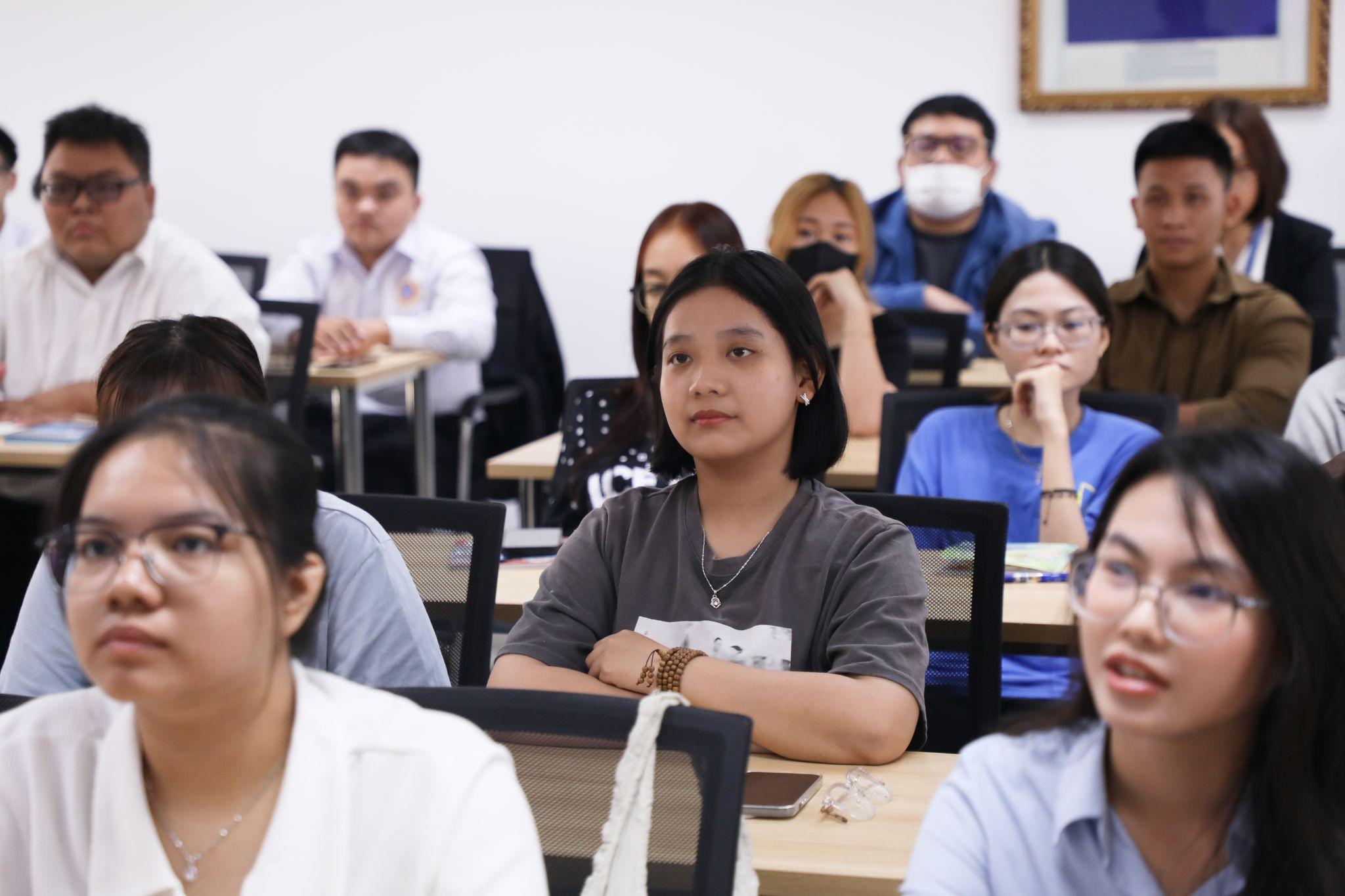 Ngành Tâm lý học gặp gỡ tân sinh viên K17: Nhận diện rõ hơn về cơ hội nghề nghiệp trong lĩnh vực tâm lý học